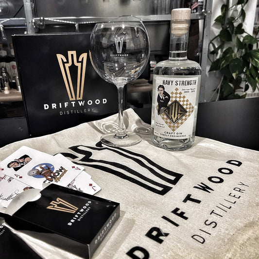 Vind en goodiebag med gin og tilbehør